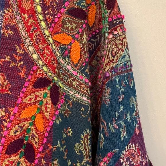 Bok 100% Wool Kimono Jacket Embroidered and Paisley Motif - Picture 9 of 10